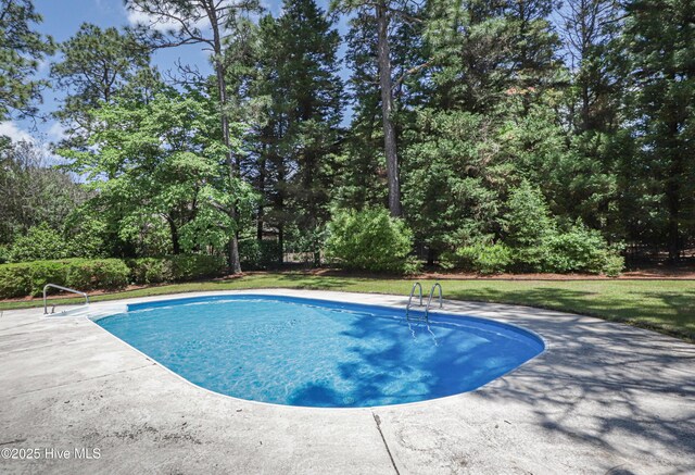 240 Donald Ross Dr, Pinehurst, NC 28374 - swimming pool with a patio area