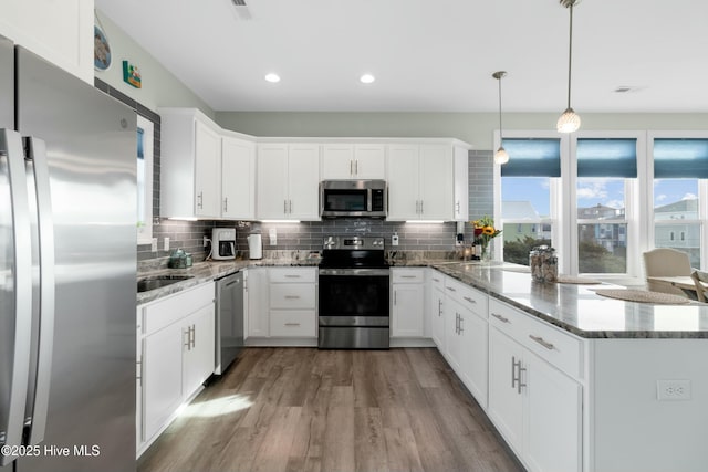 318 N Topsail Dr, Surf City, NC 28445 - sunroom / solarium featuring visible vents, a healthy amount of sunlight, and ceiling fan
