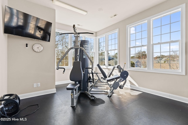 workout room featuring visible vents and baseboards