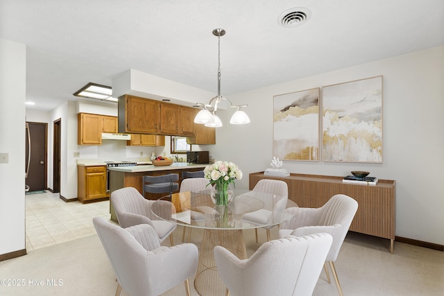 dining area featuring visible vents, baseboards, a chandelier, and light carpet