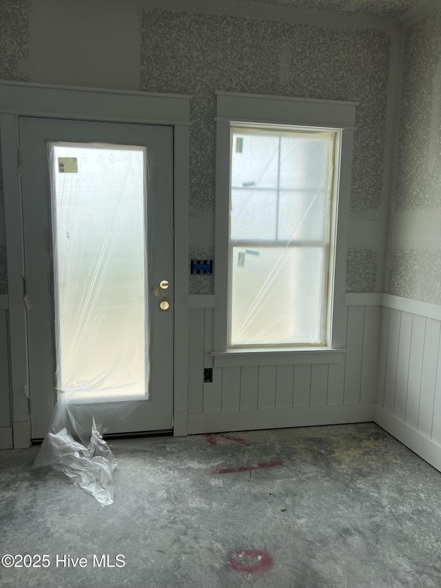 481 N Trotman Rd, Camden, NC 27921 - entrance foyer featuring wainscoting and concrete floors