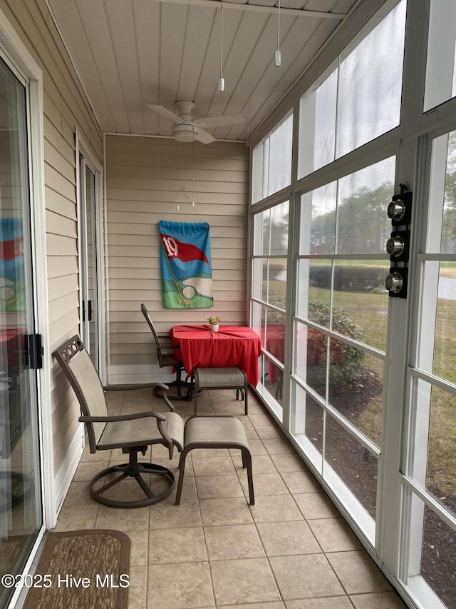sunroom featuring ceiling fan