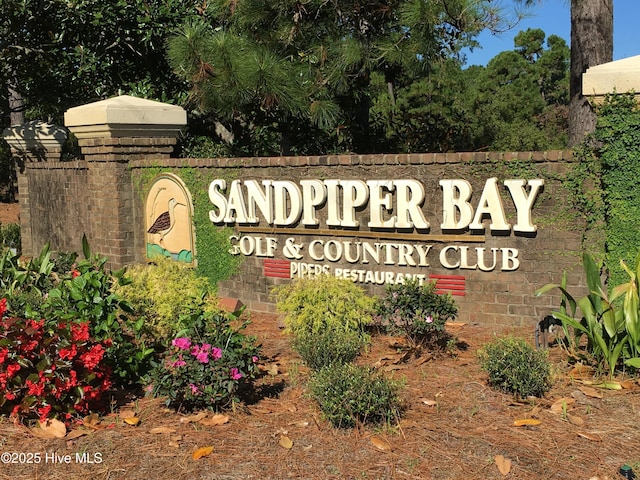 view of community / neighborhood sign