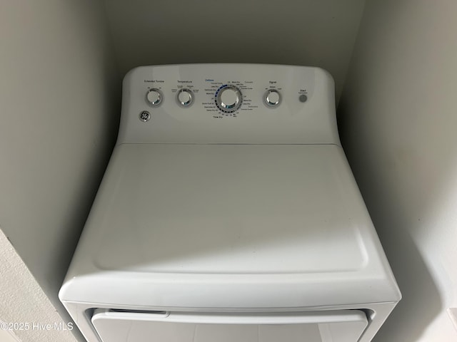 interior details with washer / clothes dryer