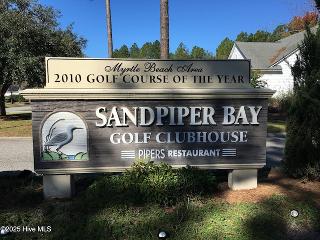 view of community / neighborhood sign