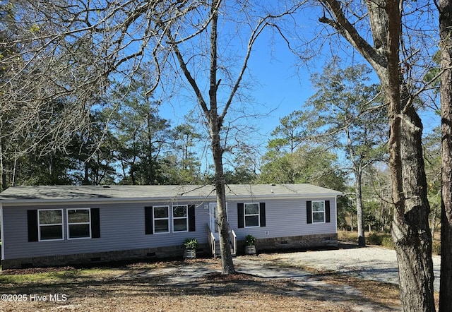 manufactured / mobile home with driveway and crawl space