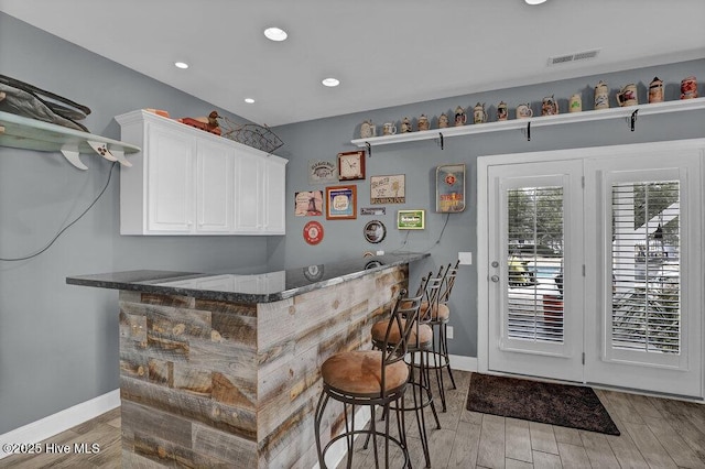 42 Harbour Village Ter, Hampstead, NC 28443 - bar featuring visible vents, a bar, light wood-type flooring, and baseboards