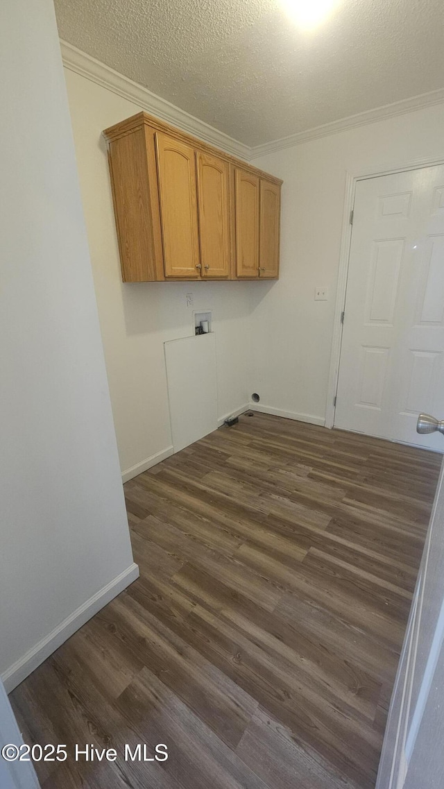 clothes washing area featuring dark wood-style flooring, crown molding, hookup for a washing machine, and a textured ceiling
