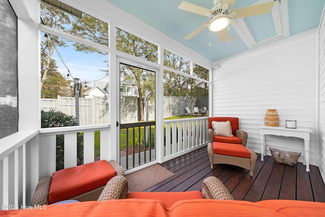sunroom / solarium featuring a ceiling fan