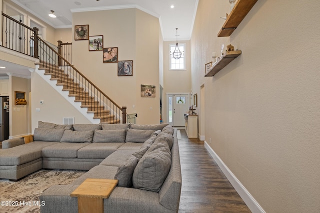 living room with baseboards, recessed lighting, a high ceiling, crown molding, and dark wood-type flooring