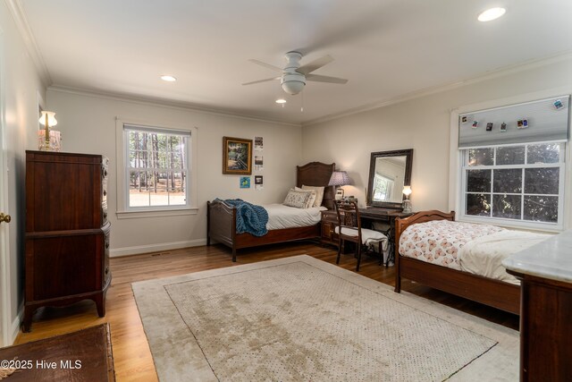 bedroom with recessed lighting, ornamental molding, baseboards, light wood-style flooring, and ceiling fan