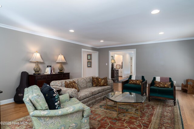 living area with recessed lighting, wood finished floors, crown molding, and baseboards
