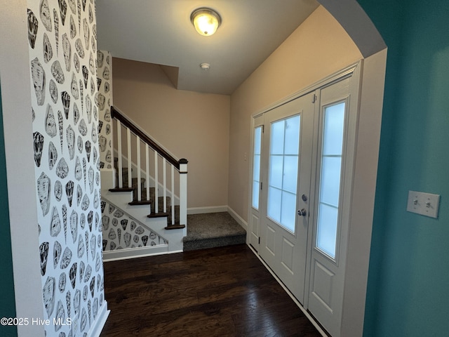 427 Wolfe Ln, Hubert, NC 28539 - entryway featuring arched walkways, wood finished floors, and stairway
