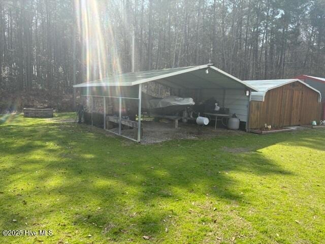 view of outdoor structure featuring an outbuilding