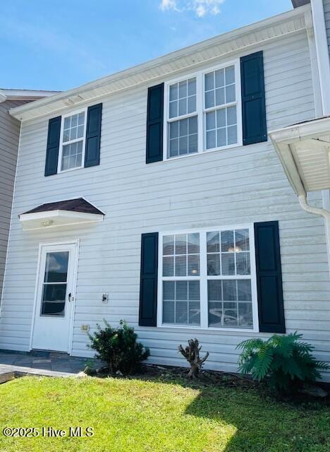 305 Comanche Trl, Havelock, NC 28532 - traditional home with a front yard