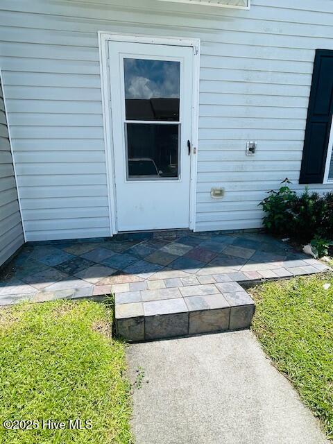 305 Comanche Trl, Havelock, NC 28532 - view of property entrance