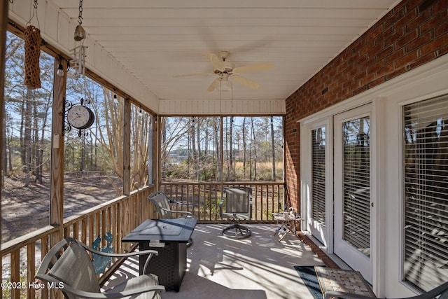 sunroom featuring ceiling fan