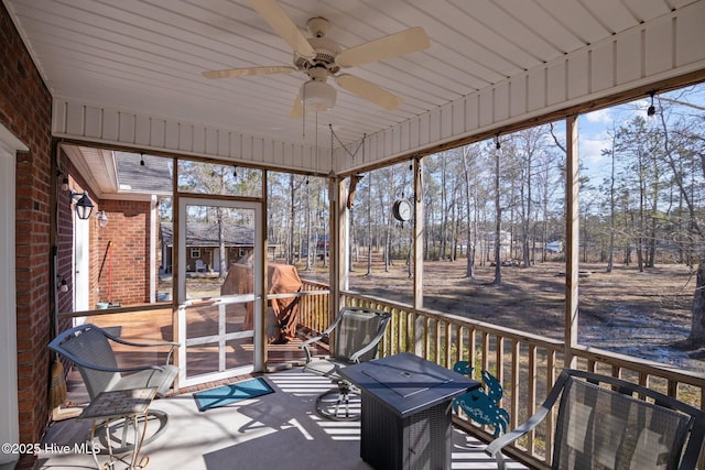 sunroom featuring ceiling fan
