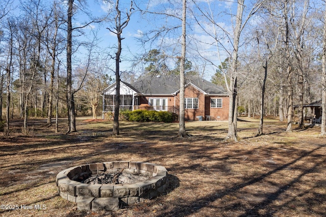 view of yard featuring a fire pit