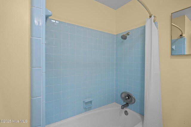 full bathroom featuring shower / bath combo