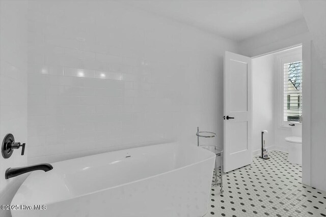 7522 Dunbar Rd, Wilmington, NC 28411 - full bath featuring a freestanding tub and toilet