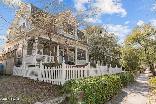 view of front facade featuring a fenced front yard and a porch