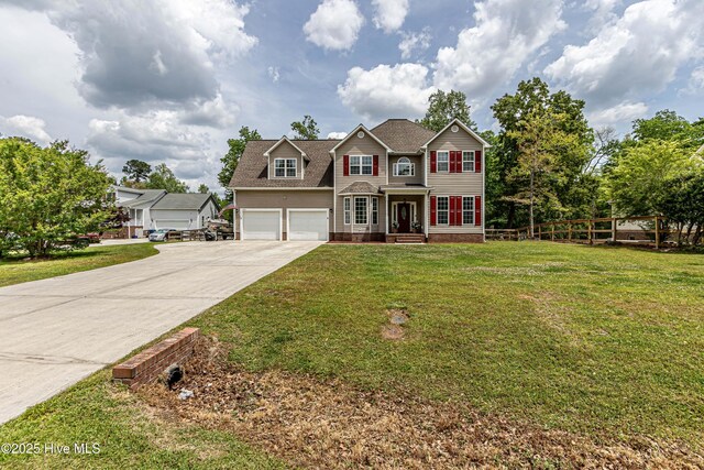 view of front of home featuring roof with shingles, driveway, and a front yard