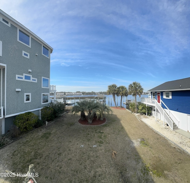 view of yard featuring a water view