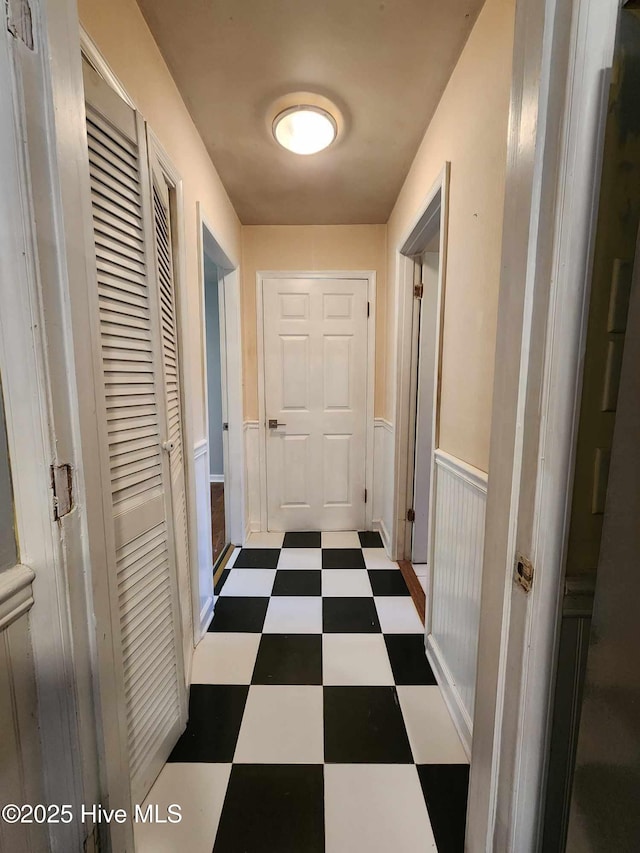 106 Hunters Trl E, Elizabeth City, NC 27909 - hallway featuring a wainscoted wall and dark floors