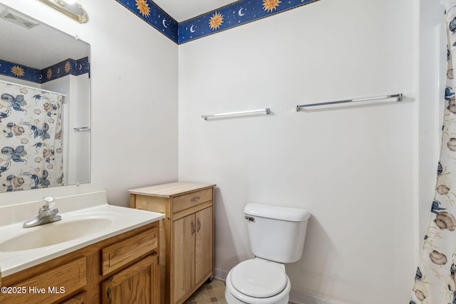 full bathroom featuring visible vents, curtained shower, toilet, and vanity