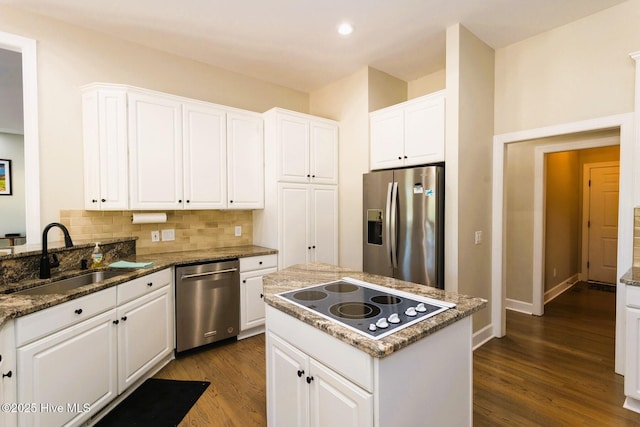 86 Sakonnet Trl, Pinehurst, NC 28374 - kitchen featuring stainless steel appliances, a sink, dark wood-style floors, tasteful backsplash, and recessed lighting
