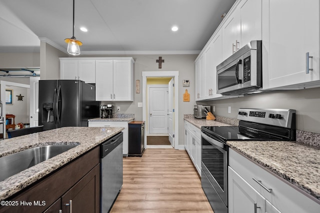 442 Crows Nest Ln, Sneads Ferry, NC 28460 - kitchen featuring stainless steel appliances, crown molding, white cabinets, light wood finished floors, and hanging light fixtures