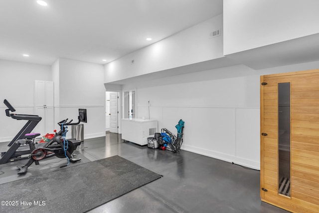 workout room with recessed lighting, visible vents, and baseboards