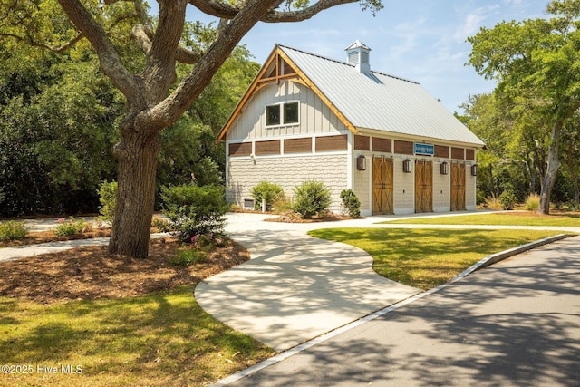 view of front of home with a front lawn and metal roof