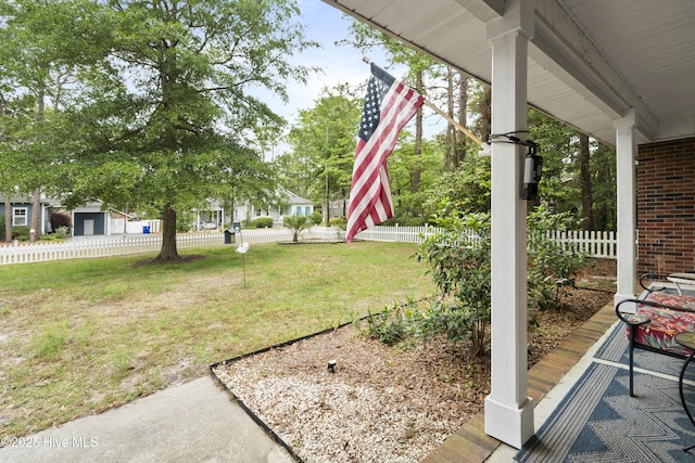 211 E 11th St, Southport, NC 28461 - view of yard