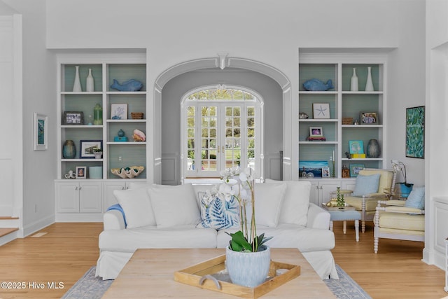 605 Dundee Dr, Wilmington, NC 28405 - living area featuring wood finished floors and arched walkways