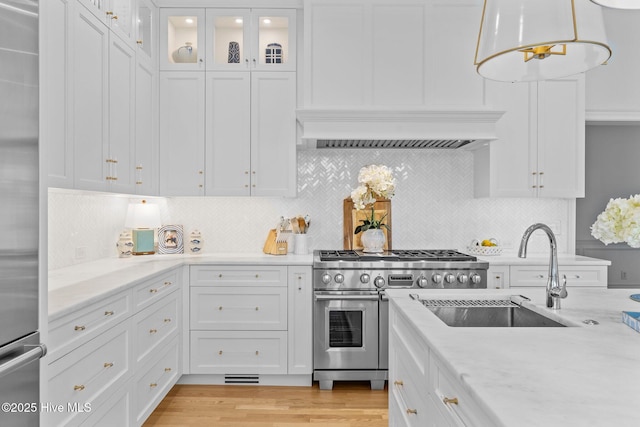 605 Dundee Dr, Wilmington, NC 28405 - kitchen with appliances with stainless steel finishes, a sink, white cabinets, and premium range hood
