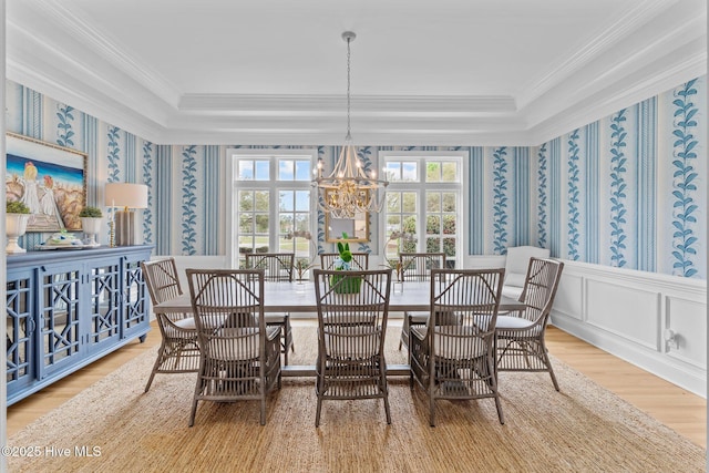 605 Dundee Dr, Wilmington, NC 28405 - dining area with wood finished floors, wallpapered walls, plenty of natural light, a chandelier, and crown molding