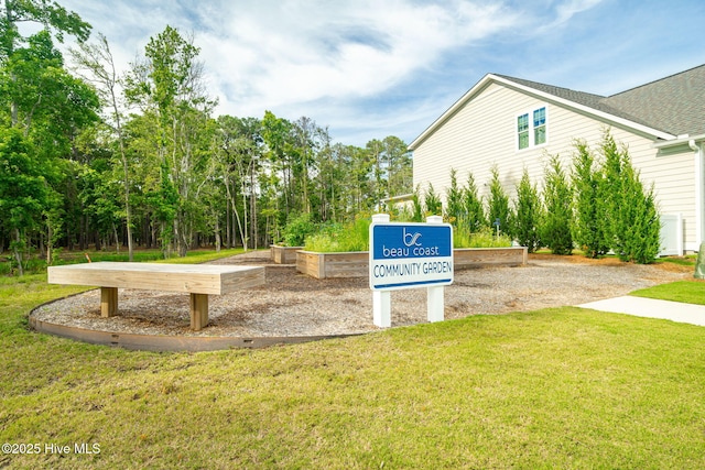 538 Sheldrake Ct, Beaufort, NC 28516 - surrounding community with a yard and a garden