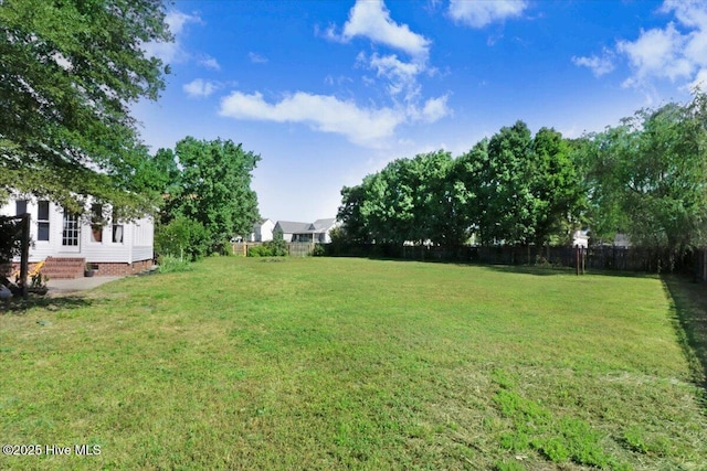 103 Roundtree Ln, Goldsboro, NC 27530 - view of yard featuring entry steps