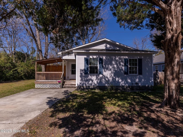 view of front facade with a front yard