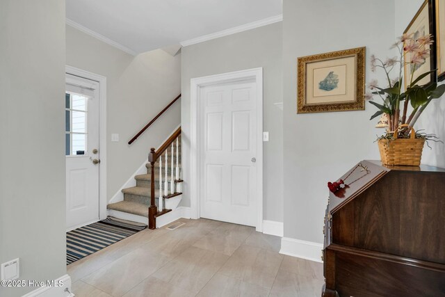 living room with baseboards, carpet flooring, ceiling fan, and vaulted ceiling