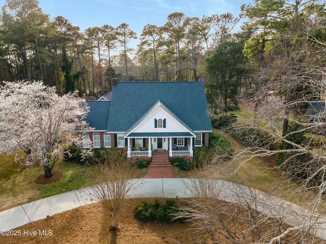 birds eye view of property featuring a wooded view