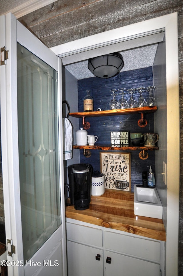 10170 Beach Dr SW Unit 305, Calabash, NC 28467 - view of indoor dry bar