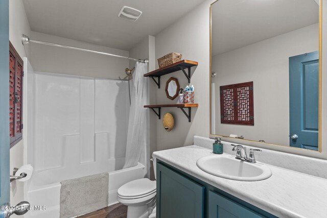 full bathroom featuring shower / tub combo with curtain, vanity, visible vents, and toilet