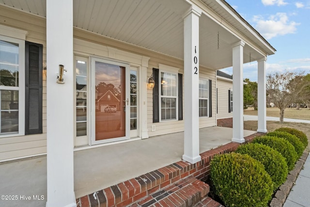 entrance to property featuring covered porch