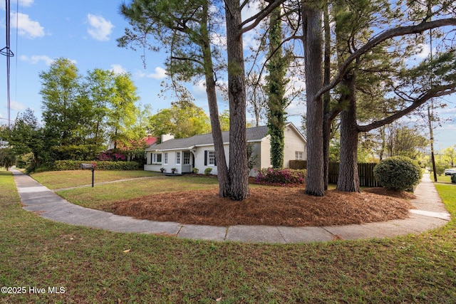 502 Thomas Ave, Wilmington, NC 28405 - single story home featuring stucco siding, fence, and a front lawn
