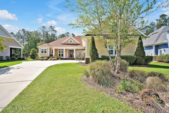 view of front of property with a front lawn