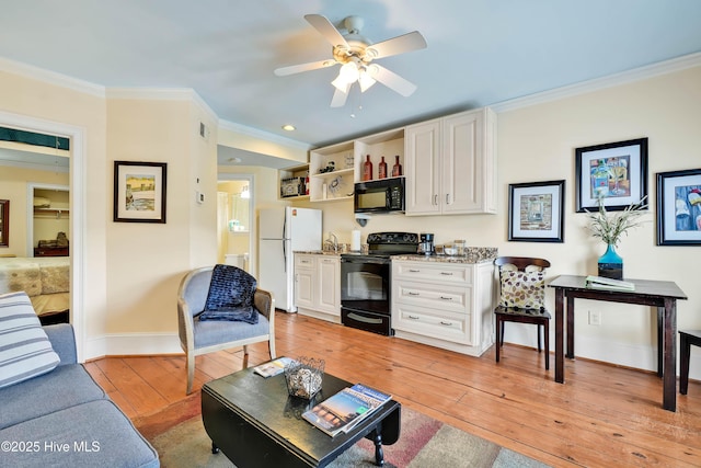 living area featuring light wood-style floors, ceiling fan, ornamental molding, recessed lighting, and baseboards