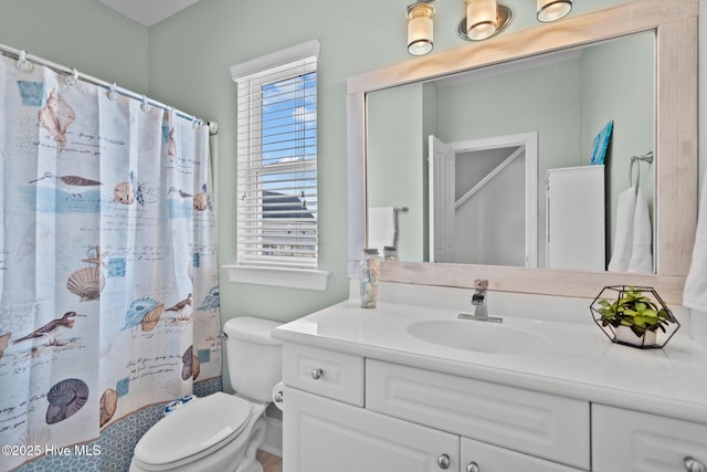 full bath featuring toilet, curtained shower, and vanity